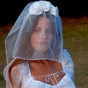 NWT For Love And Lemons White Rose Wedding Veil